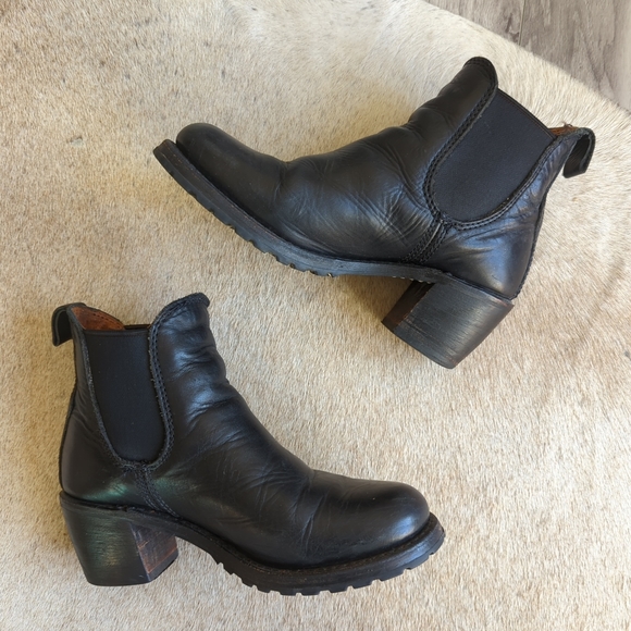 Frye Sabrina Chelsea in Black size 6 - Picture 6 of 7